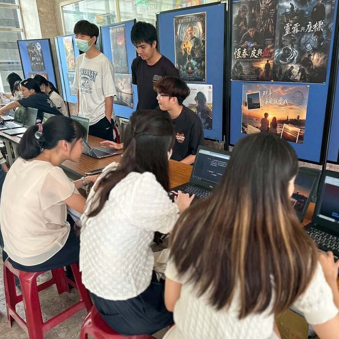【跨領域 ✖️ 在地科技！「閱讀寫作與創意表達」期末成果展演圓滿落幕！💻🎵】圖片