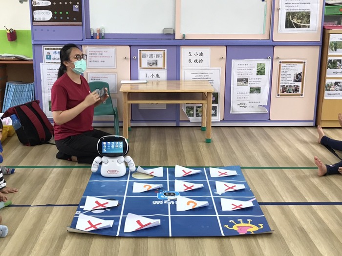 (活動快報)20210503師資生至佳義國小及佳義國小附設幼兒園，協助辦理國小低年級及幼兒園學童運算思維和運用機器人進行跨領域教學分享圖片
