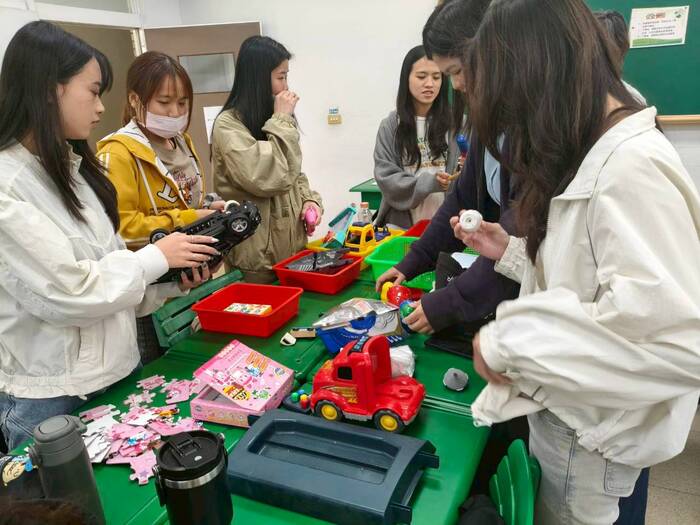 【一箱玩具，滿滿驚喜與學問 🧸✨】圖片