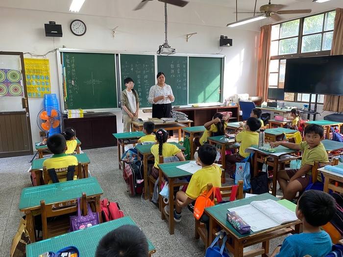 (實踐場域快報)2020025地磨兒國小與合作班導師討論因材網合作方式圖片