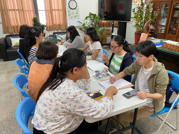 (實踐場域快報)2020025地磨兒國小與合作班導師討論因材網合作方式圖片