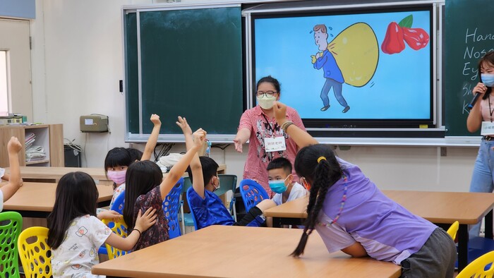 【ACTIVITIES】Local English learning and mutual success: Teaching practice for lower grades of Donghai Elementary SchoolImage