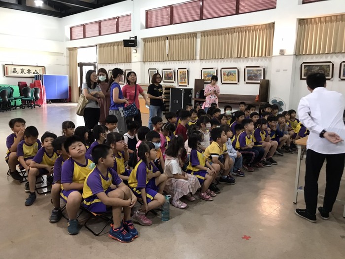 (活動快報)20210419師資生至佳冬國小及佳冬國小附設幼兒園，協助辦理國小低年級及幼兒園學童運算思維和運用機器人進行跨領域教學的分享圖片
