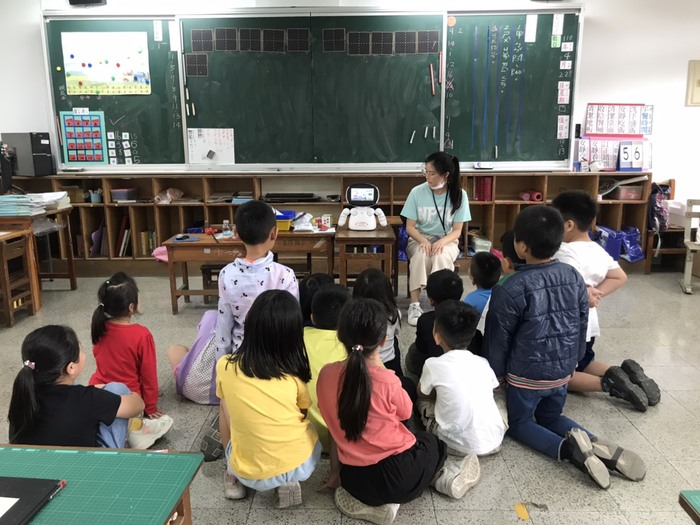 (活動快報)20210422師資生至玉光國小協助辦理低年級運算思維以及運用機器人進行跨領域教學分享圖片