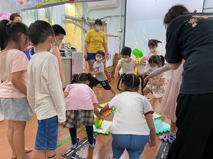 【ACTIVITIES】Localization Bilingual English learning: Teaching practice in Jiadong kindergartenImage